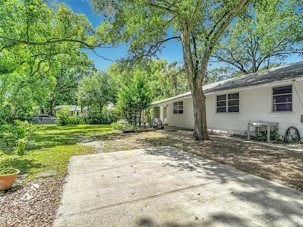 1304 E DIANA STREET Tampa, FL 33604