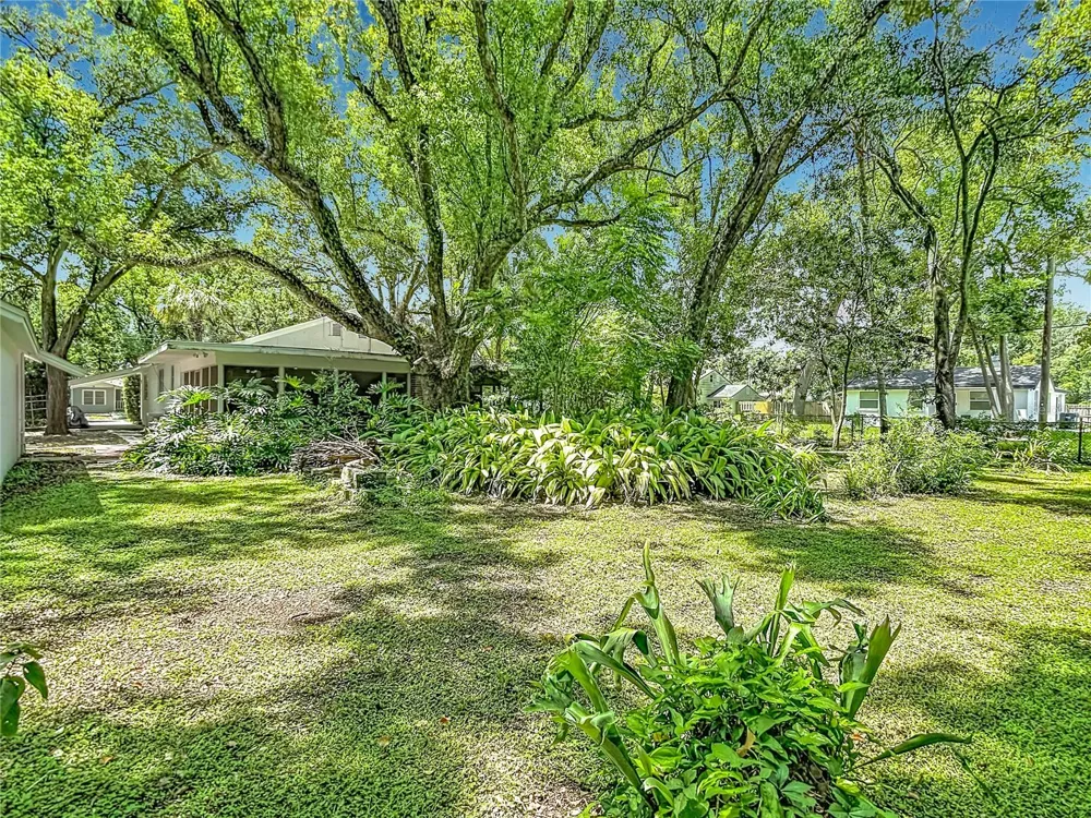 1304 E DIANA STREET Tampa, FL 33604