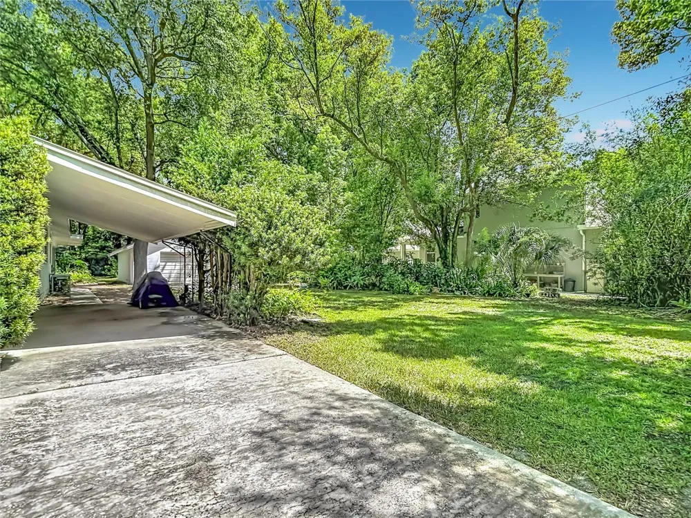 1304 E DIANA STREET Tampa, FL 33604