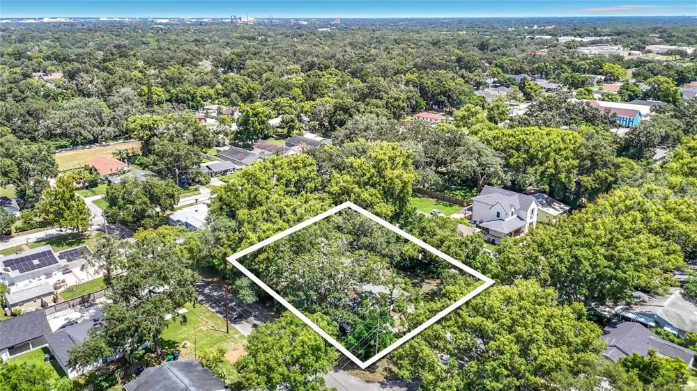 1304 E DIANA STREET Tampa, FL 33604