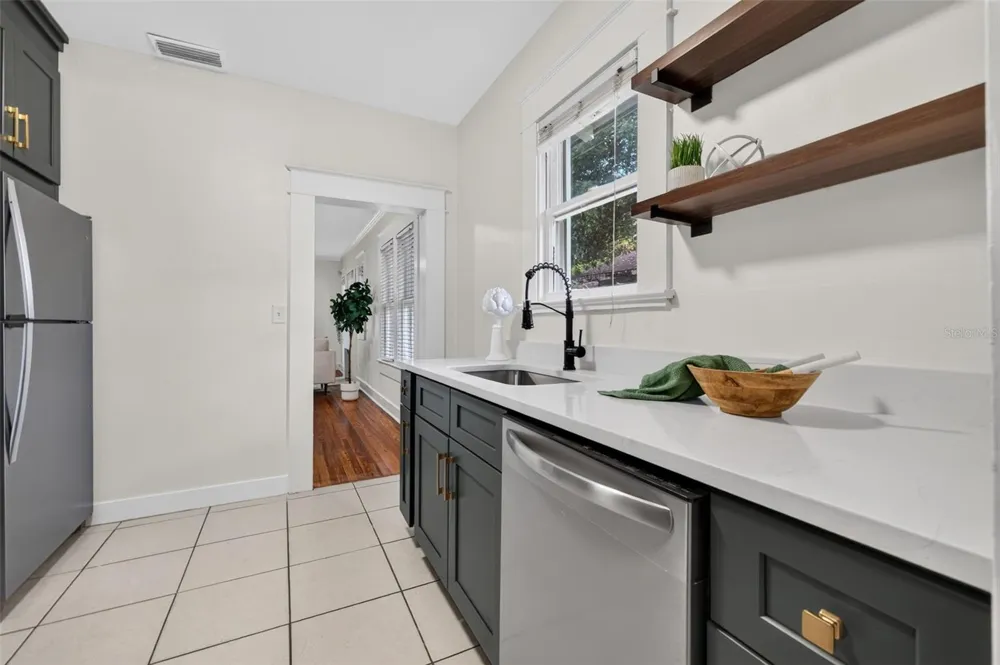 1102 E CHELSEA STREET Tampa, FL 33603