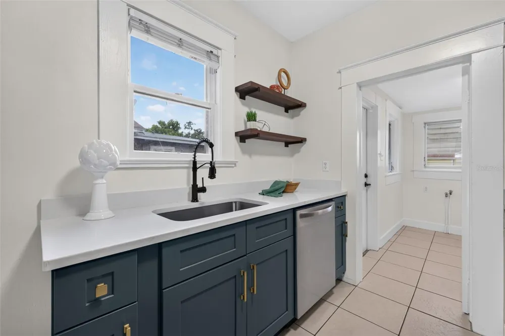 1102 E CHELSEA STREET Tampa, FL 33603