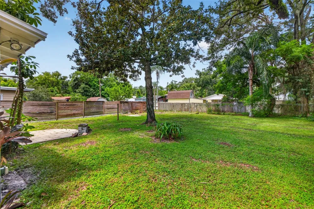 1102 E CHELSEA STREET Tampa, FL 33603