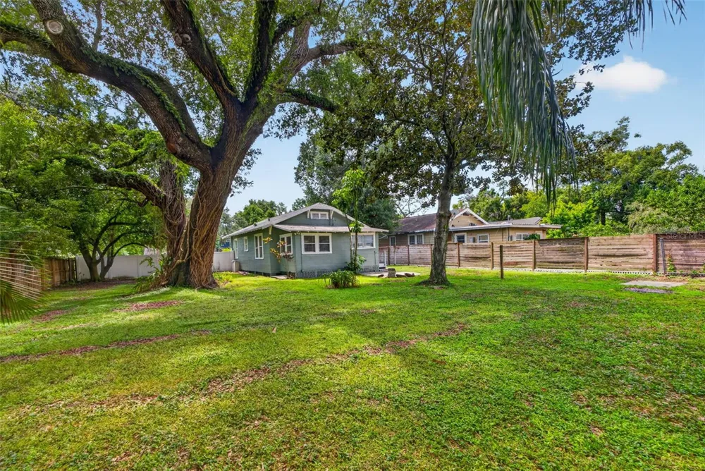 1102 E CHELSEA STREET Tampa, FL 33603
