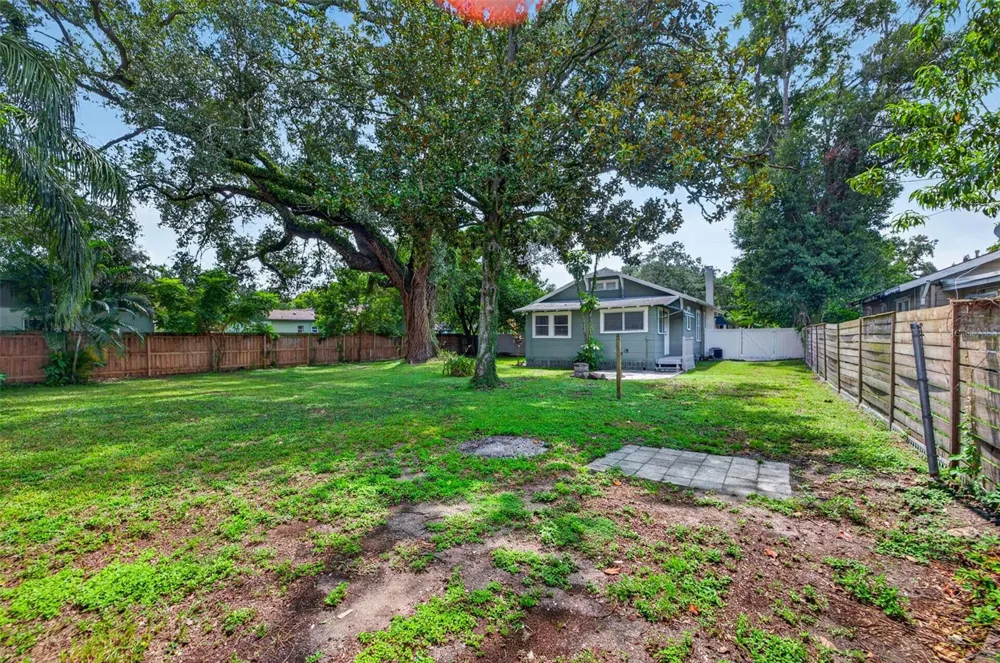 1102 E CHELSEA STREET Tampa, FL 33603