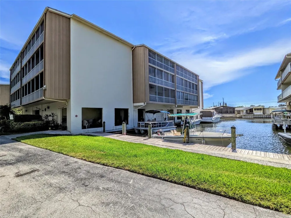 1714 69TH AVENUE W #B308 Bradenton, FL 34207