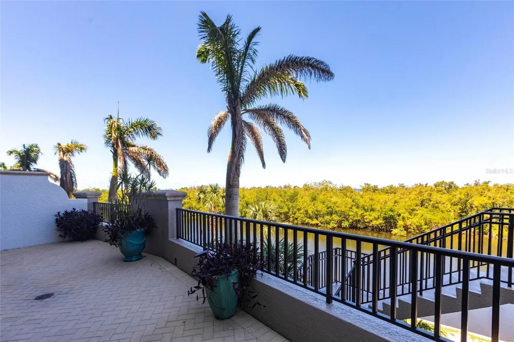 3329 SUNSET KEY CIRCLE #107 Punta Gorda, FL 33955