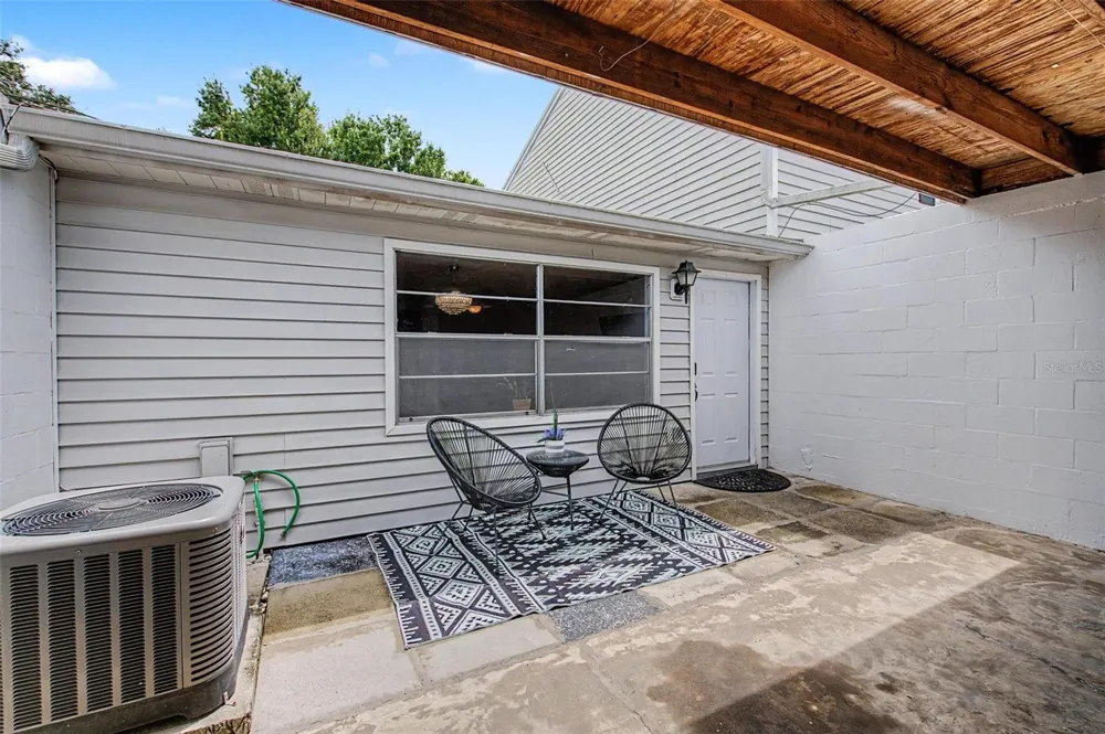 11923 DIETZ DRIVE #8 Tampa, FL 33626