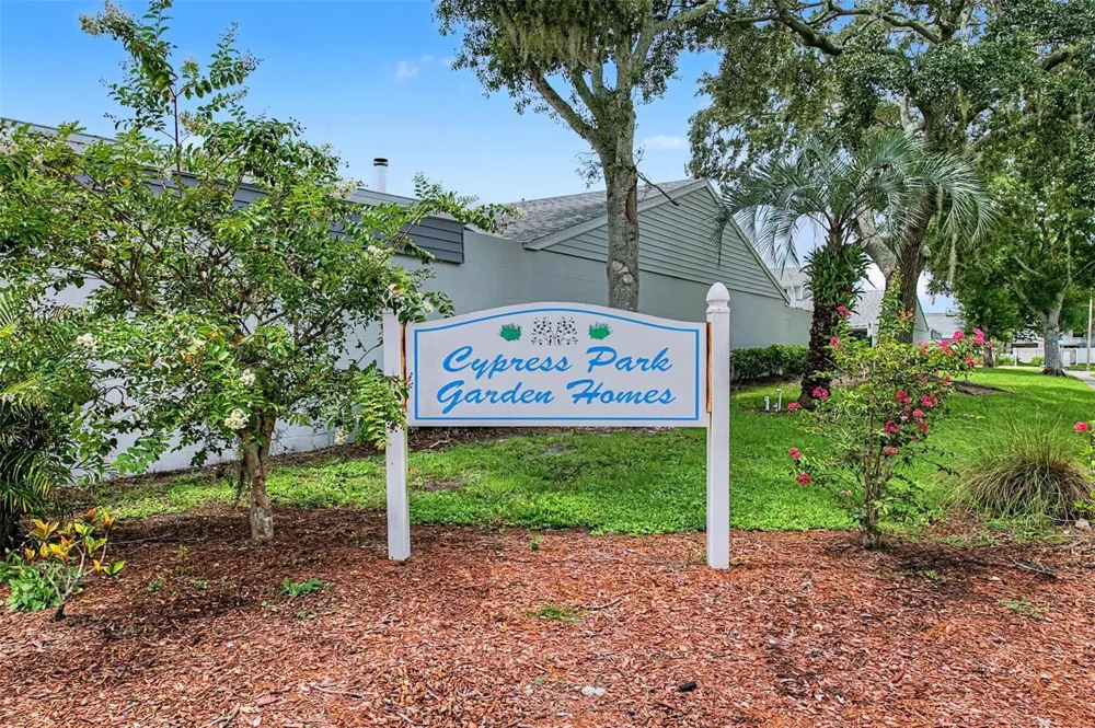 11923 DIETZ DRIVE #8 Tampa, FL 33626