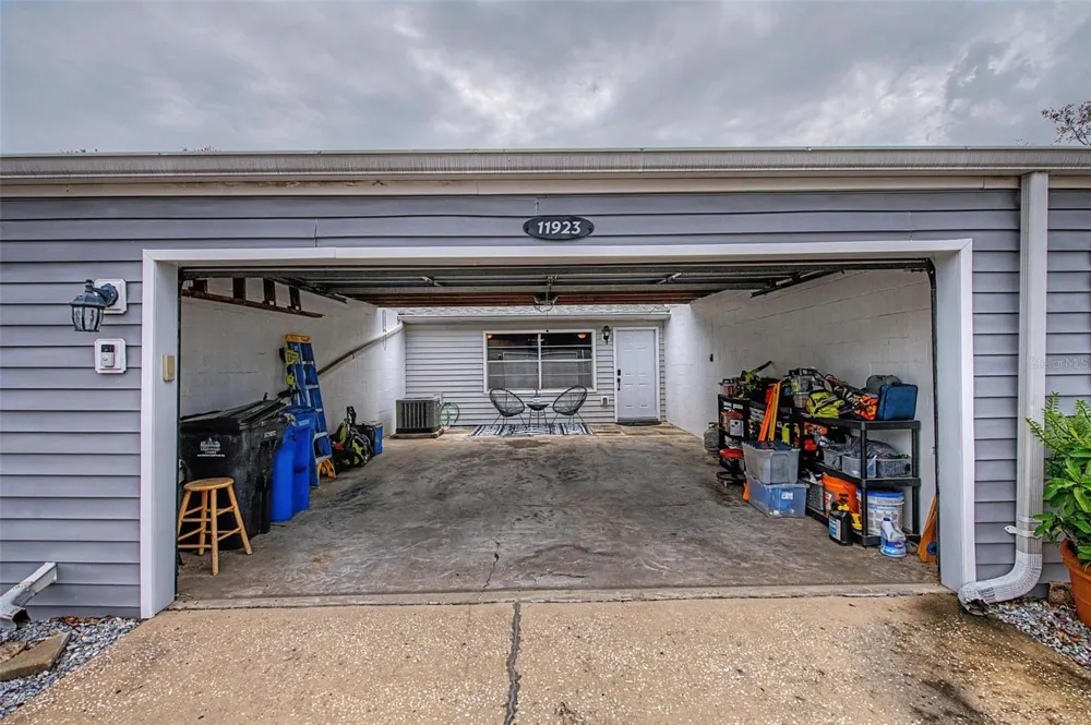 11923 DIETZ DRIVE #8 Tampa, FL 33626