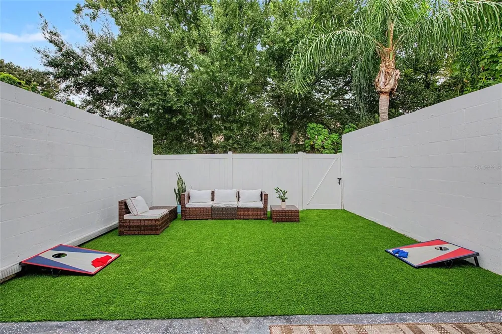 11923 DIETZ DRIVE #8 Tampa, FL 33626