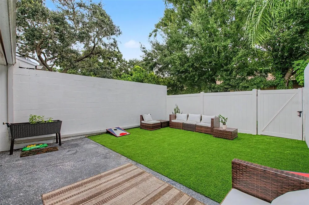 11923 DIETZ DRIVE #8 Tampa, FL 33626