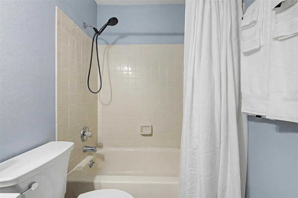 11923 DIETZ DRIVE #8 Tampa, FL 33626