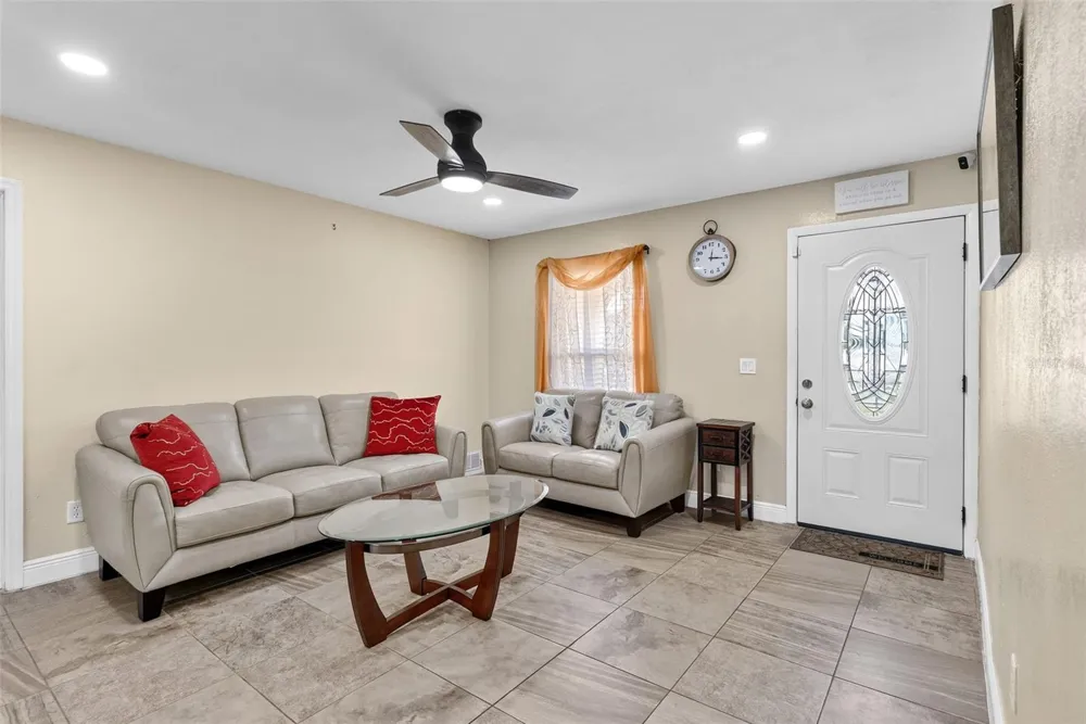 558 BROADMOOR DRIVE Orlando, FL 32809