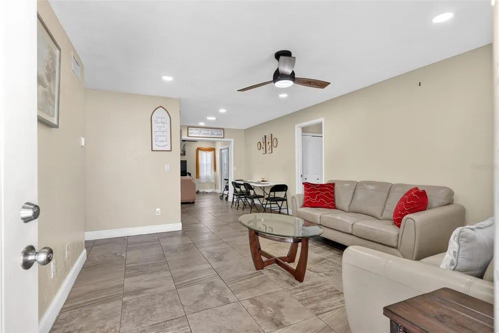 558 BROADMOOR DRIVE Orlando, FL 32809