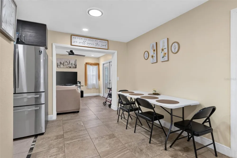 558 BROADMOOR DRIVE Orlando, FL 32809