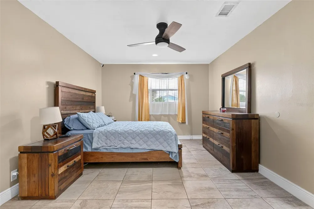 558 BROADMOOR DRIVE Orlando, FL 32809