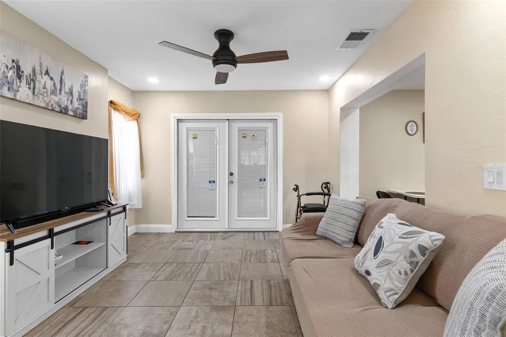558 BROADMOOR DRIVE Orlando, FL 32809