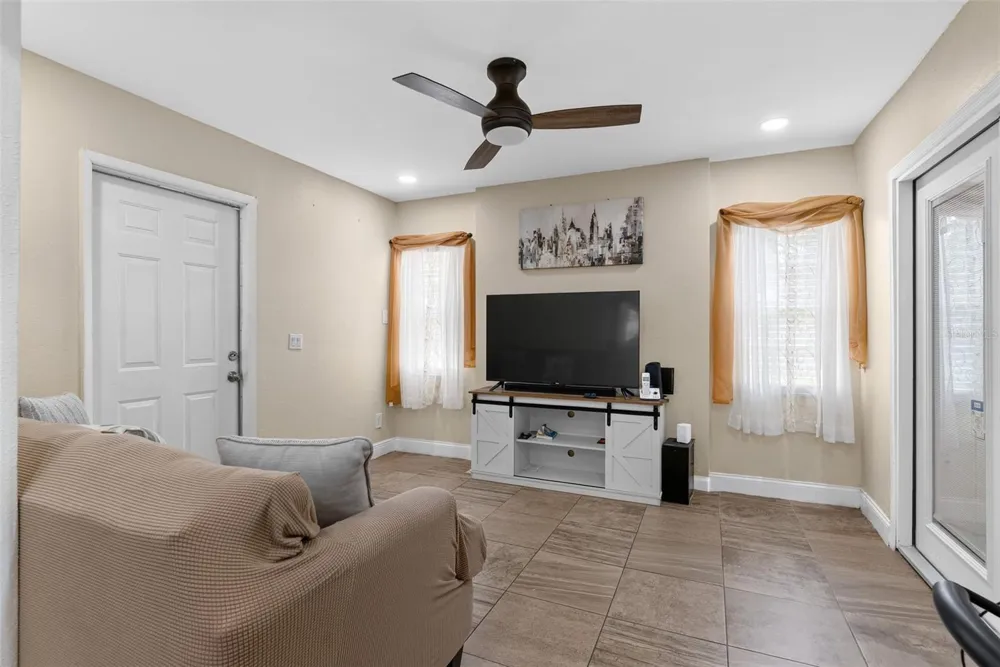 558 BROADMOOR DRIVE Orlando, FL 32809