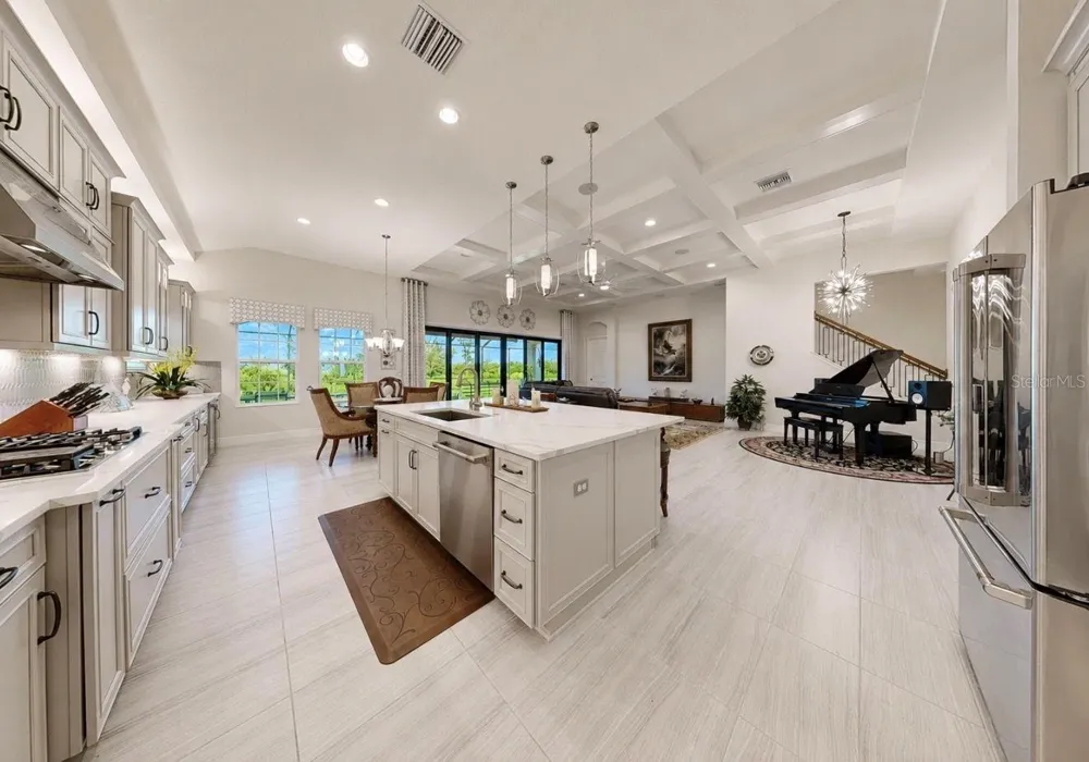 6350 MIDSHIP COURT Apollo Beach, FL 33572