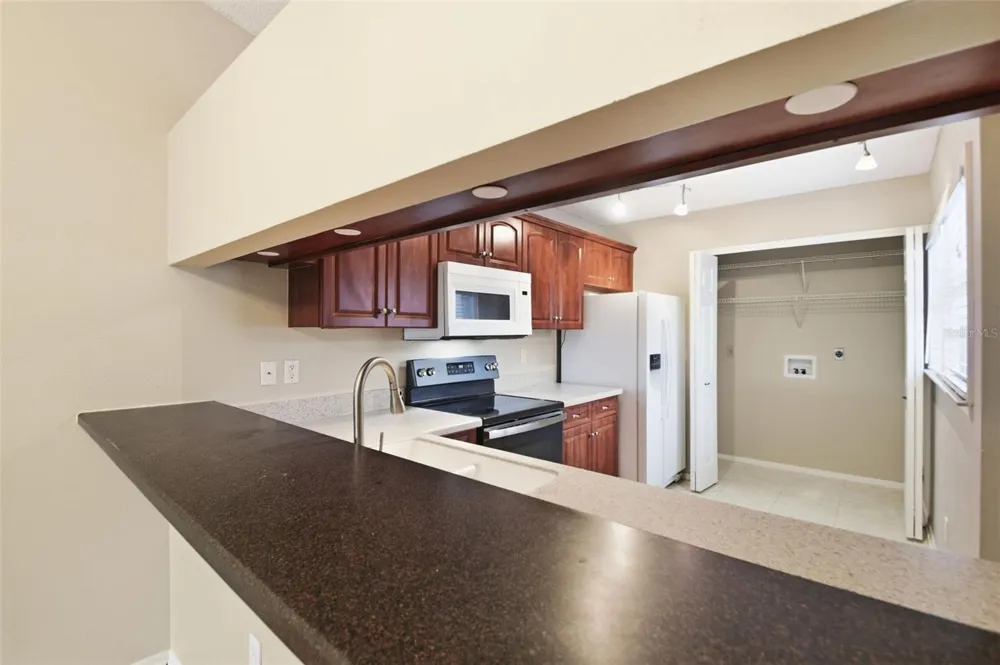 825 WATERSIDE LANE Bradenton, FL 34209