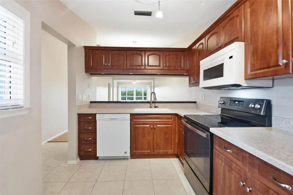 825 WATERSIDE LANE Bradenton, FL 34209