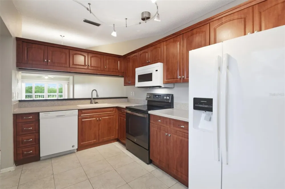 825 WATERSIDE LANE Bradenton, FL 34209