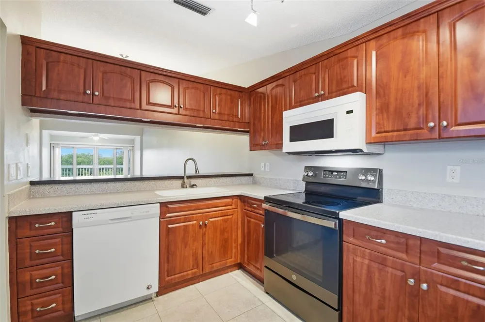 825 WATERSIDE LANE Bradenton, FL 34209