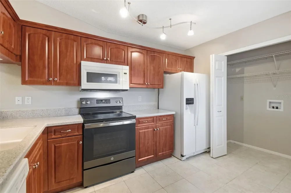 825 WATERSIDE LANE Bradenton, FL 34209