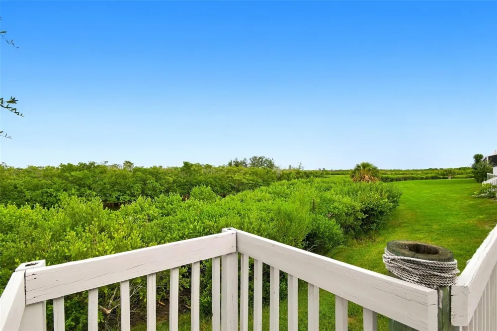 825 WATERSIDE LANE Bradenton, FL 34209