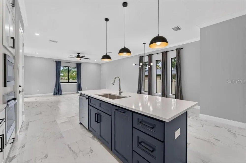 2501 W NORTH A STREET #B Tampa, FL 33609