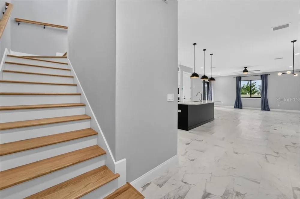 2501 W NORTH A STREET #B Tampa, FL 33609