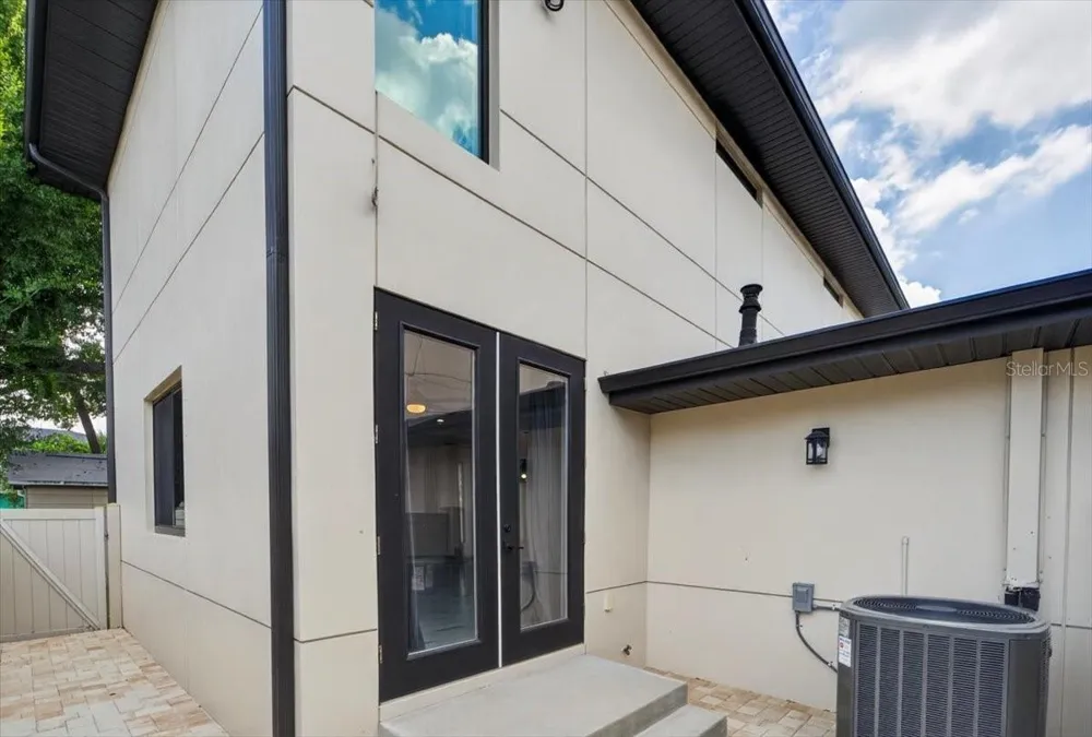 2501 W NORTH A STREET #B Tampa, FL 33609