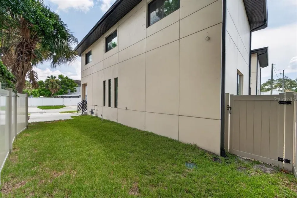 2501 W NORTH A STREET #B Tampa, FL 33609