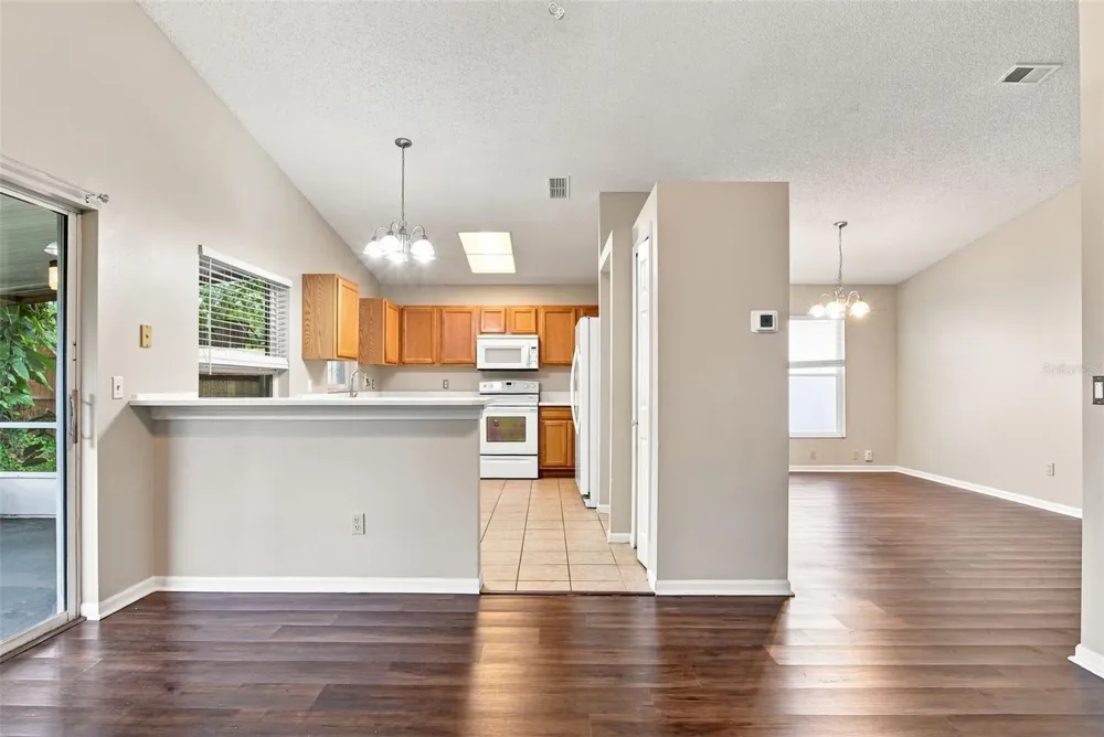 562 SHORT PINE CIRCLE Orlando, FL 32807