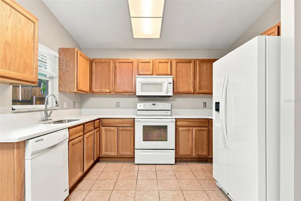 562 SHORT PINE CIRCLE Orlando, FL 32807