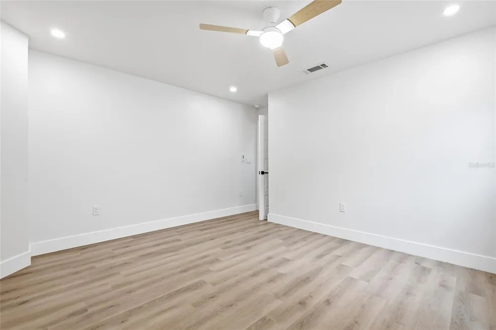 6922 SILVERMILL DRIVE Tampa, FL 33635