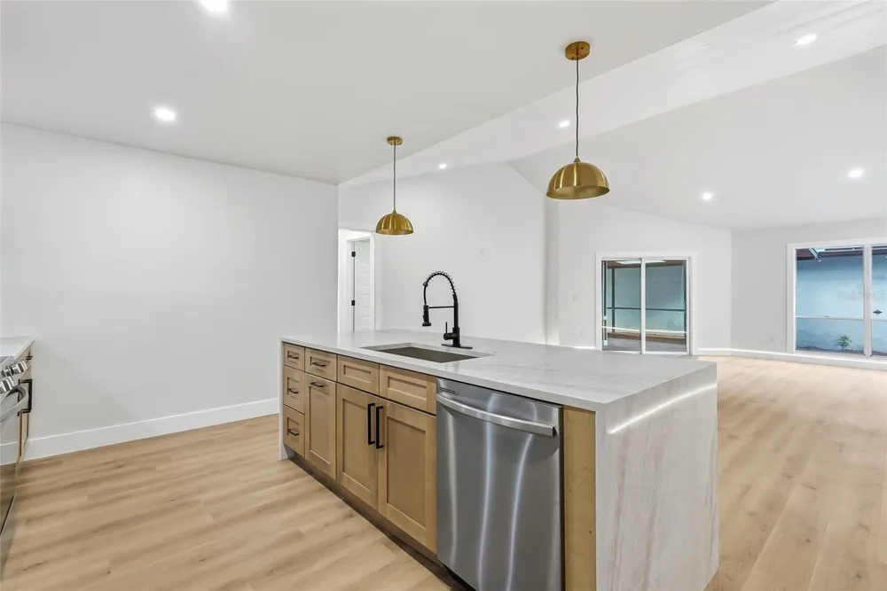 6922 SILVERMILL DRIVE Tampa, FL 33635