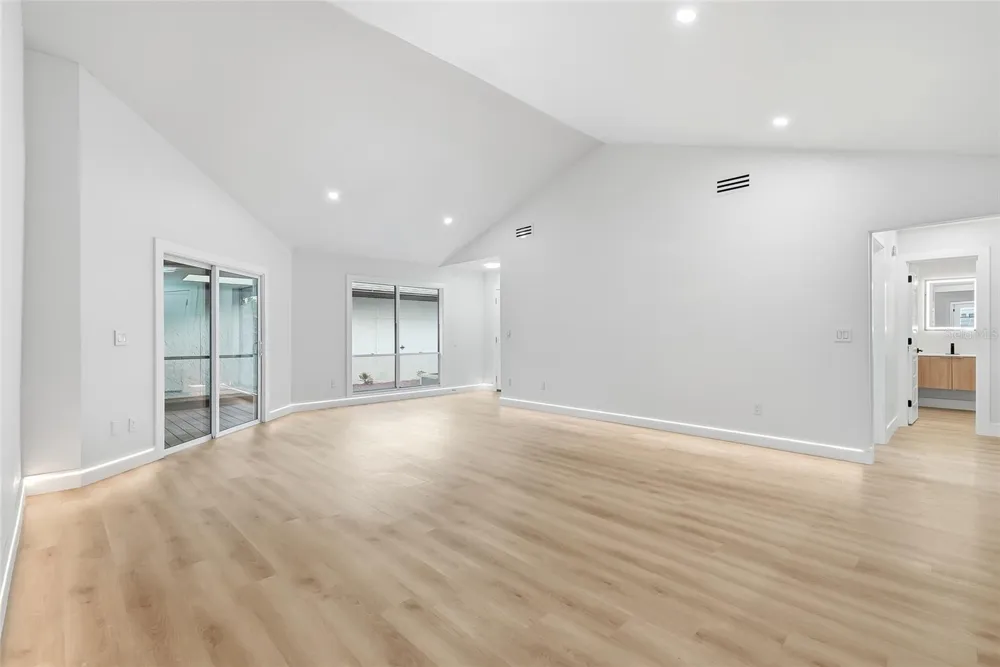 6922 SILVERMILL DRIVE Tampa, FL 33635