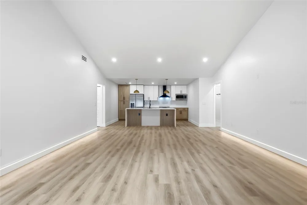 6922 SILVERMILL DRIVE Tampa, FL 33635