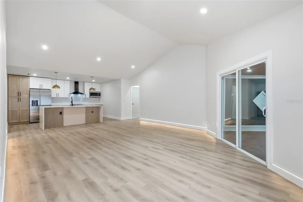 6922 SILVERMILL DRIVE Tampa, FL 33635