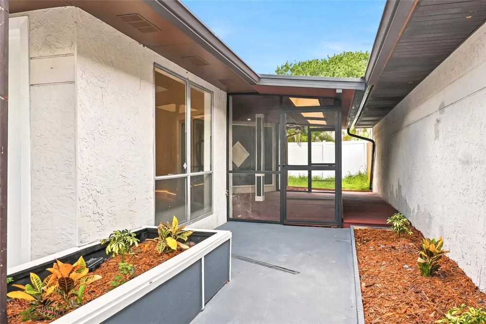 6922 SILVERMILL DRIVE Tampa, FL 33635
