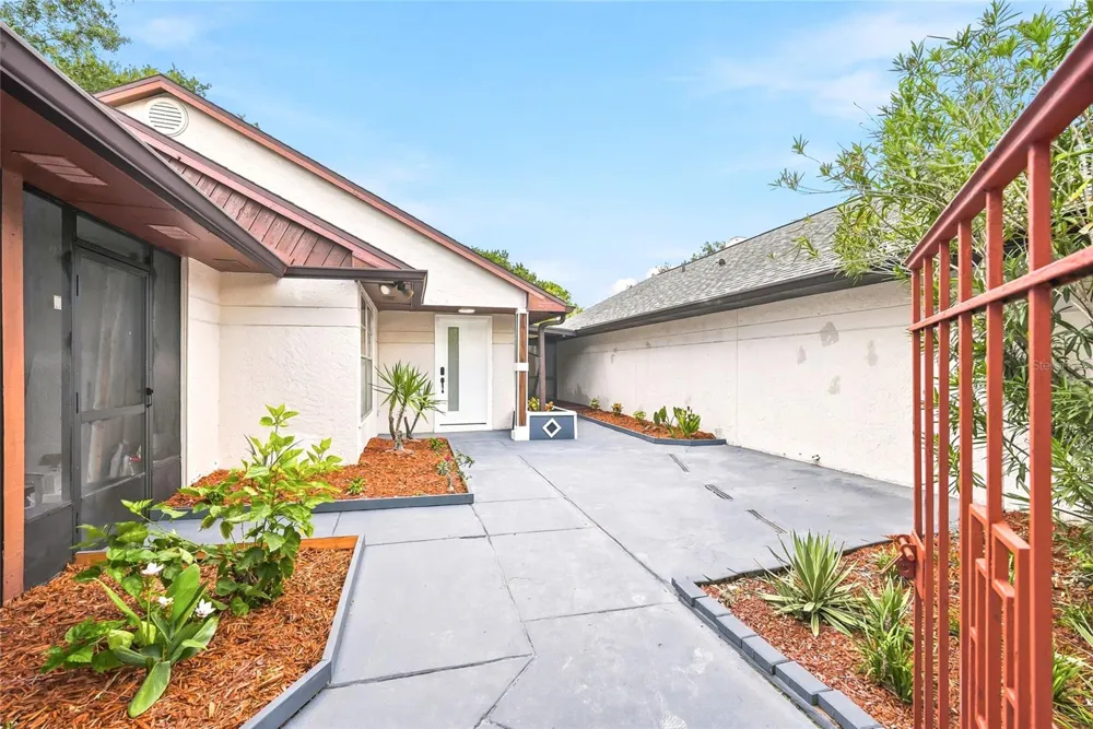 6922 SILVERMILL DRIVE Tampa, FL 33635