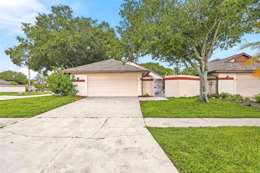 6922 SILVERMILL DRIVE Tampa, FL 33635