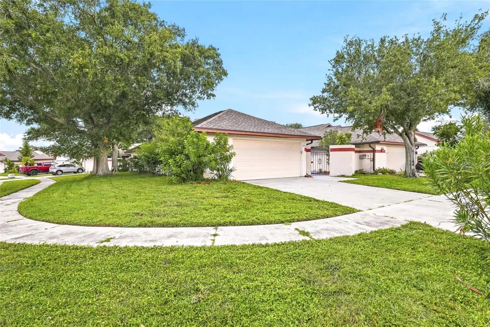 6922 SILVERMILL DRIVE Tampa, FL 33635