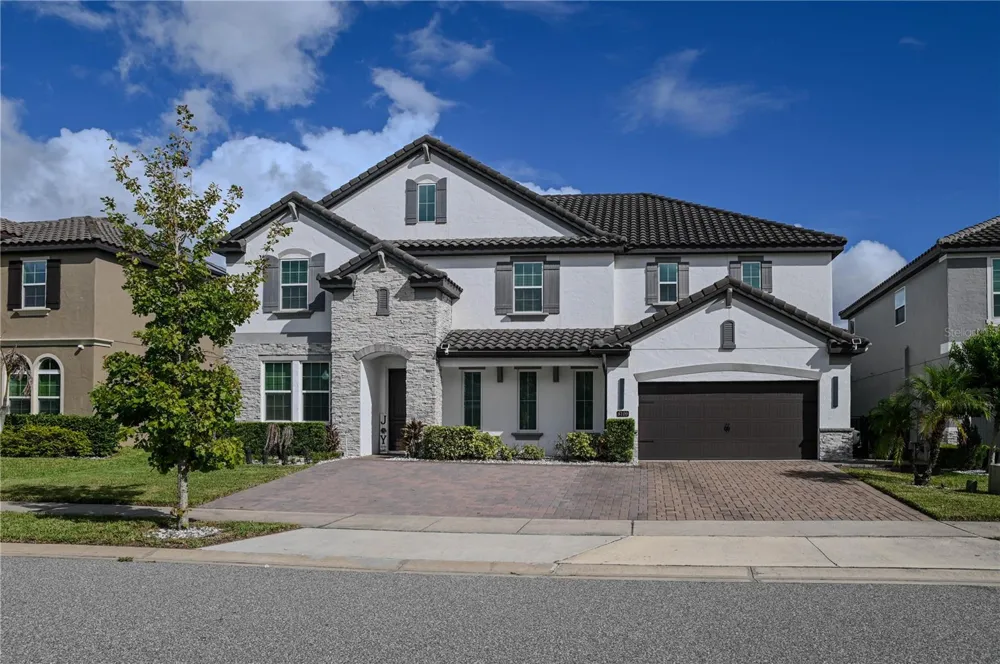 8109 LUDINGTON CIRCLE Orlando, FL 32836