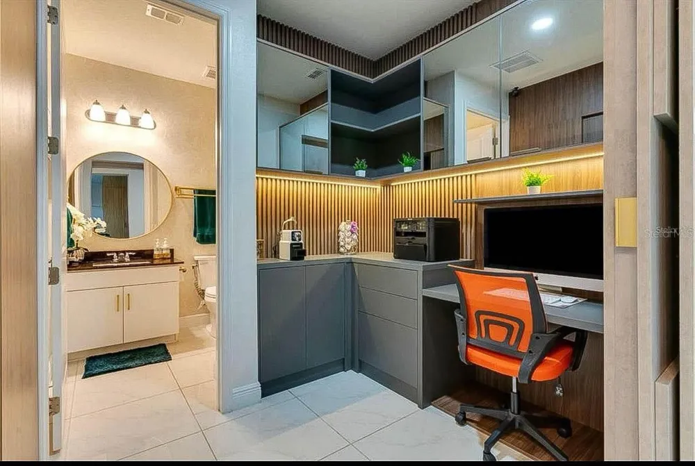8109 LUDINGTON CIRCLE Orlando, FL 32836
