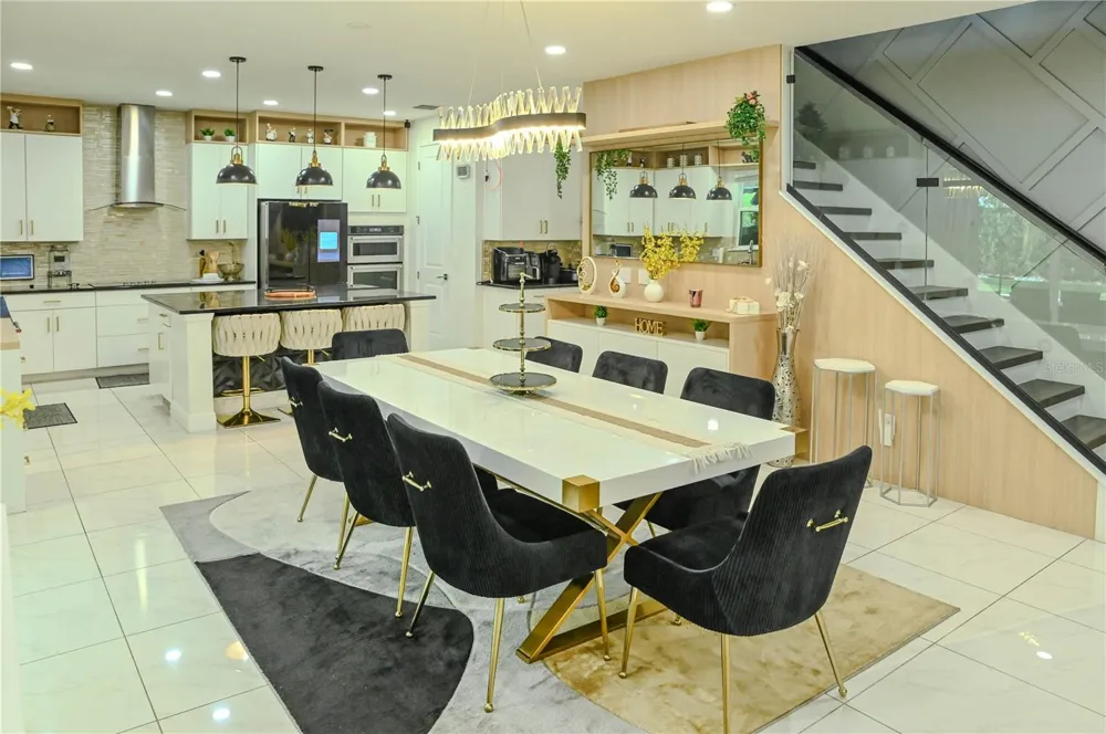 8109 LUDINGTON CIRCLE Orlando, FL 32836