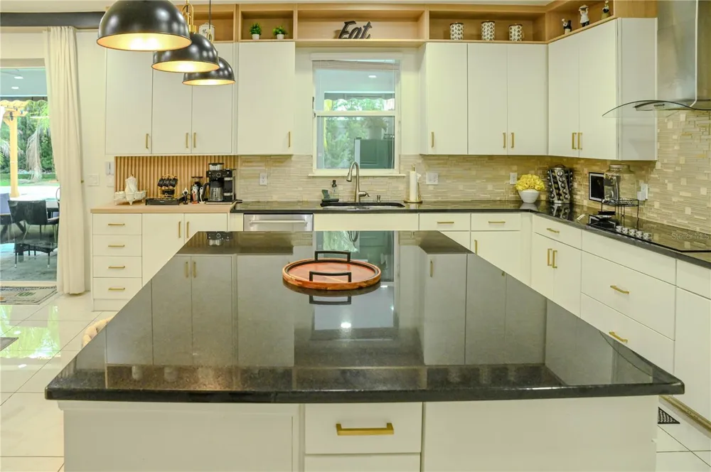 8109 LUDINGTON CIRCLE Orlando, FL 32836