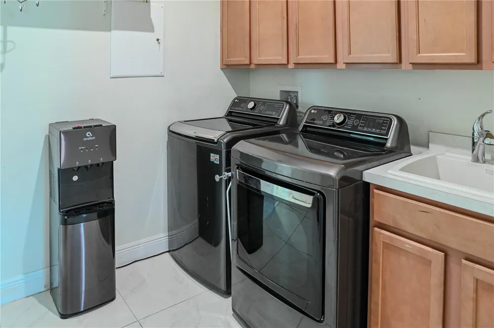 8109 LUDINGTON CIRCLE Orlando, FL 32836
